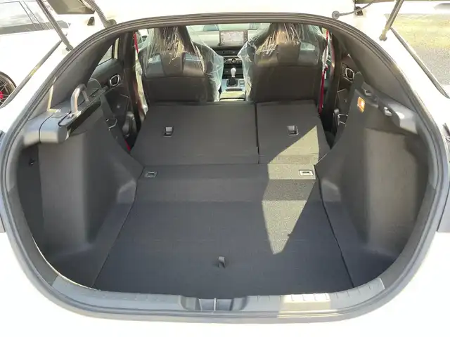 ホンダ シビック タイプR レーシングブラックPKG 神奈川県 2025(令7)年 0.1千km チャンピオンシップホワイト ワンオーナー/純正メモリーナビ・地デジTV/バックモニター/ビルトインETC2.0/純正USB/BT再生/ワイヤレス充電/ホンダセンシング/レーダークルーズコントロール/PCS/LKA/BSM/標識検知/コーナーセンサー/純正19インチAW/ブレンボブレーキ/LEDライト/プッシュスタート/スマートキー×2/純正バイザー/保証書・取説あり