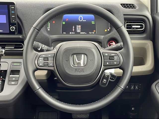 ホンダ フリード ハイブリット e:HEV AIR EX 愛知県 2025(令7)年 0.1千km プラチナホワイトパール /R7年10月登録済未使用車//純正HondaCONNECTナビ(LXM-242ZFNI)//フルセグTV/AMFM/Bluetooth/USB//AppleCarPlay/AndroidAuto//バックカメラ//HondaSENSING//前後パーキングセンサー//ブラインドスポットインフォメーション//オートハイビーム//フルLEDヘッドライト//オートライト//両側パワースライドドア//後席サンシェード//プライムスムースコンビシート//2列目キャプテンシート//純正15インチアルミホイール//電子パーキングブレーキ//ブレーキホールド//革巻きステアリング//ステアリングスイッチ//プッシュスタート//電動格納ミラー//新車保証書・取扱説明書//スペアキー