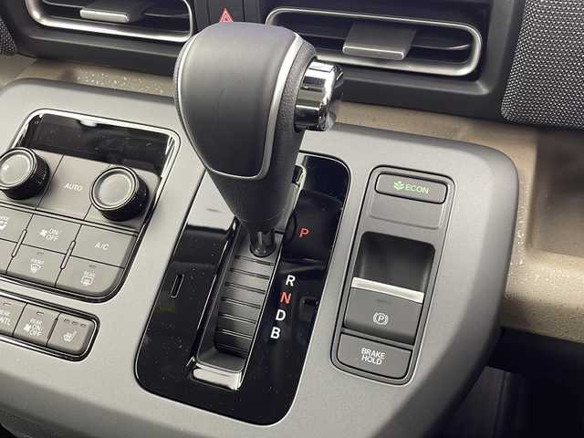 ホンダ フリード ハイブリット e:HEV AIR EX 愛知県 2025(令7)年 0.1千km プラチナホワイトパール /R7年10月登録済未使用車//純正HondaCONNECTナビ(LXM-242ZFNI)//フルセグTV/AMFM/Bluetooth/USB//AppleCarPlay/AndroidAuto//バックカメラ//HondaSENSING//前後パーキングセンサー//ブラインドスポットインフォメーション//オートハイビーム//フルLEDヘッドライト//オートライト//両側パワースライドドア//後席サンシェード//プライムスムースコンビシート//2列目キャプテンシート//純正15インチアルミホイール//電子パーキングブレーキ//ブレーキホールド//革巻きステアリング//ステアリングスイッチ//プッシュスタート//電動格納ミラー//新車保証書・取扱説明書//スペアキー