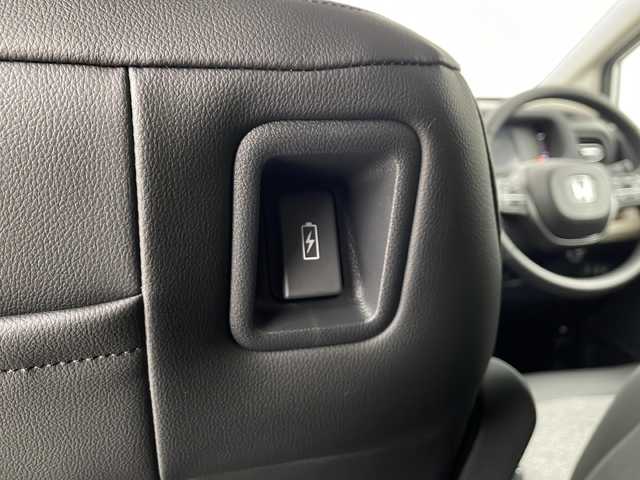 ホンダ フリード ハイブリット e:HEV AIR EX 愛知県 2025(令7)年 0.1千km プラチナホワイトパール /R7年10月登録済未使用車//純正HondaCONNECTナビ(LXM-242ZFNI)//フルセグTV/AMFM/Bluetooth/USB//AppleCarPlay/AndroidAuto//バックカメラ//HondaSENSING//前後パーキングセンサー//ブラインドスポットインフォメーション//オートハイビーム//フルLEDヘッドライト//オートライト//両側パワースライドドア//後席サンシェード//プライムスムースコンビシート//2列目キャプテンシート//純正15インチアルミホイール//電子パーキングブレーキ//ブレーキホールド//革巻きステアリング//ステアリングスイッチ//プッシュスタート//電動格納ミラー//新車保証書・取扱説明書//スペアキー