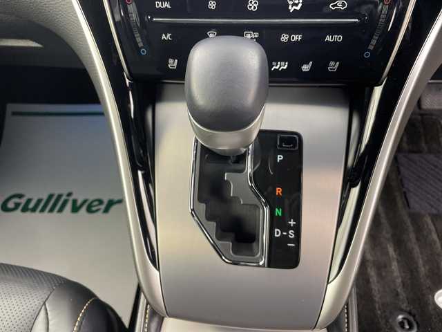 トヨタ ハリアー ハイブリッド プログレス メタル&レザーP 道央・札幌 2017(平29)年 3万km ダークレッドマイカメタリック ・４ＷＤ/寒冷地仕様　/・ＪＢＬサウンドシステム　/・純正メーカーナビ/・CD/DVD/SD/USB/AUX/BT/フルセグTV/・トヨタセーフティーセンス　/・プリクラッシュセーフティー　/・レーダークルーズコントロール　/・パワーバックドア　/・パノラミックビューモニター　/・オートハイビーム/三眼LEDライト/・ワイパーデアイサー/・ビルトインETC/・ステアリングスイッチ/・レザーシート/・シートヒーター/パワーシート/・ベンチレーションシート/・シートポジションメモリー/・純正エンジンスターター/・スマートキー/スペアキー/カードキー/・MTモード付AT/・ドアバイザー