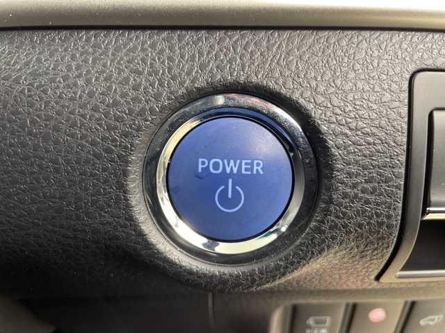 トヨタ ハリアー ハイブリッド プログレス メタル&レザーP 道央・札幌 2017(平29)年 3万km ダークレッドマイカメタリック ・４ＷＤ/寒冷地仕様　/・ＪＢＬサウンドシステム　/・純正メーカーナビ/・CD/DVD/SD/USB/AUX/BT/フルセグTV/・トヨタセーフティーセンス　/・プリクラッシュセーフティー　/・レーダークルーズコントロール　/・パワーバックドア　/・パノラミックビューモニター　/・オートハイビーム/三眼LEDライト/・ワイパーデアイサー/・ビルトインETC/・ステアリングスイッチ/・レザーシート/・シートヒーター/パワーシート/・ベンチレーションシート/・シートポジションメモリー/・純正エンジンスターター/・スマートキー/スペアキー/カードキー/・MTモード付AT/・ドアバイザー