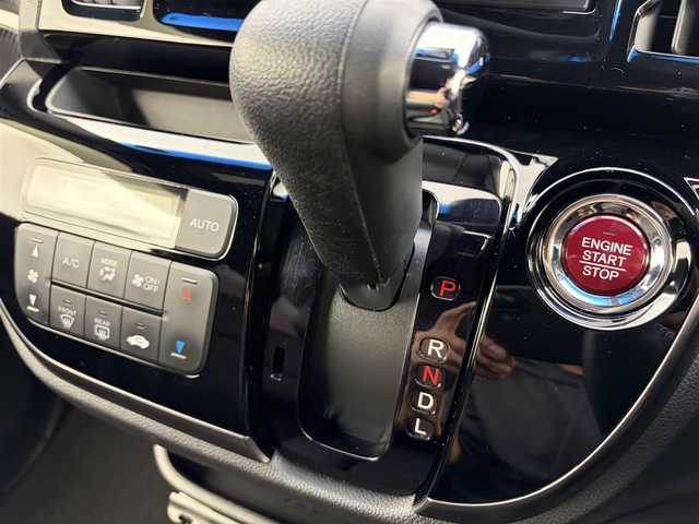 ホンダ Ｎ ＷＧＮ カスタム G SSパッケージ 愛知県 2017(平29)年 8.7万km プレミアムホワイトパールⅡ 純正ナビ/（CD/DVD/BT/ワンセグ）/ETC/バックカメラ/СТВА/横滑り防止/クルーズコントロール/ステアリングスイッチ/USB充電/ディスチャージヘッドライト/LEDフォグランプ/14インチアルミホイール/電格ミラー/純正フロアマット/スマートキー