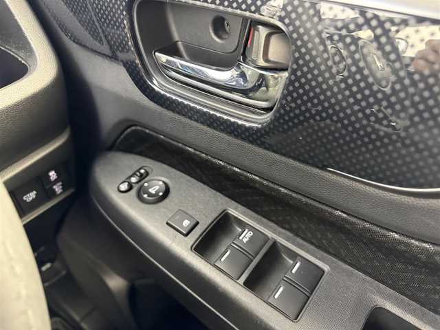 ホンダ Ｎ ＷＧＮ カスタム G SSパッケージ 愛知県 2017(平29)年 8.7万km プレミアムホワイトパールⅡ 純正ナビ/（CD/DVD/BT/ワンセグ）/ETC/バックカメラ/СТВА/横滑り防止/クルーズコントロール/ステアリングスイッチ/USB充電/ディスチャージヘッドライト/LEDフォグランプ/14インチアルミホイール/電格ミラー/純正フロアマット/スマートキー