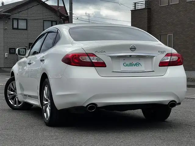 日産 フーガ 370GT FOUR 道央・札幌 2014(平26)年 2.6万km クリスタルホワイトパール ４WD/純正HDDナビ/AM/FM/BT/ＣＤ/衝突被害軽減ブレーキ/横滑り防止装置/バックカメラ/サイドカメラ/ビルトインETC/SNOWMODE/ECOMODE/SPORTMODE/前席パワーシート/D席メモリーシート/オットマン/ハーフレザーシート/革巻きステアリング/ステアリングリモコン/MTモード付AT/プッシュスタート/スマートキー/キセノンヘッドライト/オートライト/フォグランプ/電動格納ミラー/純正フロアマット/ドアバイザー/社外アルミホイール付き冬タイヤ積込/225/60/R17/2014年/山6mm