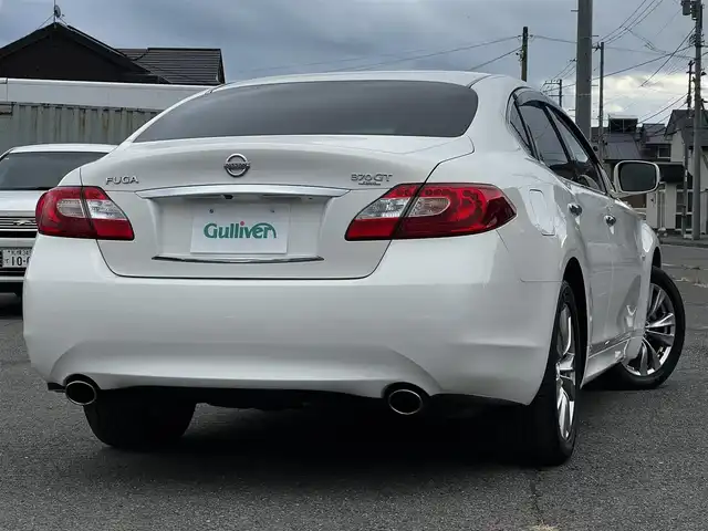 日産 フーガ 370GT FOUR 道央・札幌 2014(平26)年 2.6万km クリスタルホワイトパール ４WD/純正HDDナビ/AM/FM/BT/ＣＤ/衝突被害軽減ブレーキ/横滑り防止装置/バックカメラ/サイドカメラ/ビルトインETC/SNOWMODE/ECOMODE/SPORTMODE/前席パワーシート/D席メモリーシート/オットマン/ハーフレザーシート/革巻きステアリング/ステアリングリモコン/MTモード付AT/プッシュスタート/スマートキー/キセノンヘッドライト/オートライト/フォグランプ/電動格納ミラー/純正フロアマット/ドアバイザー/社外アルミホイール付き冬タイヤ積込/225/60/R17/2014年/山6mm