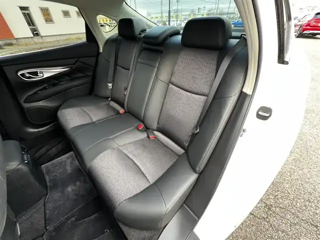 日産 フーガ 370GT FOUR 道央・札幌 2014(平26)年 2.6万km クリスタルホワイトパール ４WD/純正HDDナビ/AM/FM/BT/ＣＤ/衝突被害軽減ブレーキ/横滑り防止装置/バックカメラ/サイドカメラ/ビルトインETC/SNOWMODE/ECOMODE/SPORTMODE/前席パワーシート/D席メモリーシート/オットマン/ハーフレザーシート/革巻きステアリング/ステアリングリモコン/MTモード付AT/プッシュスタート/スマートキー/キセノンヘッドライト/オートライト/フォグランプ/電動格納ミラー/純正フロアマット/ドアバイザー/社外アルミホイール付き冬タイヤ積込/225/60/R17/2014年/山6mm