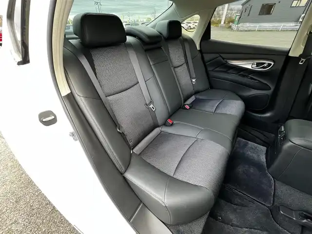 日産 フーガ 370GT FOUR 道央・札幌 2014(平26)年 2.6万km クリスタルホワイトパール ４WD/純正HDDナビ/AM/FM/BT/ＣＤ/衝突被害軽減ブレーキ/横滑り防止装置/バックカメラ/サイドカメラ/ビルトインETC/SNOWMODE/ECOMODE/SPORTMODE/前席パワーシート/D席メモリーシート/オットマン/ハーフレザーシート/革巻きステアリング/ステアリングリモコン/MTモード付AT/プッシュスタート/スマートキー/キセノンヘッドライト/オートライト/フォグランプ/電動格納ミラー/純正フロアマット/ドアバイザー/社外アルミホイール付き冬タイヤ積込/225/60/R17/2014年/山6mm