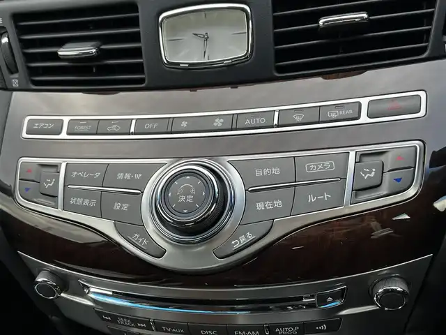 日産 フーガ 370GT FOUR 道央・札幌 2014(平26)年 2.6万km クリスタルホワイトパール ４WD/純正HDDナビ/AM/FM/BT/ＣＤ/衝突被害軽減ブレーキ/横滑り防止装置/バックカメラ/サイドカメラ/ビルトインETC/SNOWMODE/ECOMODE/SPORTMODE/前席パワーシート/D席メモリーシート/オットマン/ハーフレザーシート/革巻きステアリング/ステアリングリモコン/MTモード付AT/プッシュスタート/スマートキー/キセノンヘッドライト/オートライト/フォグランプ/電動格納ミラー/純正フロアマット/ドアバイザー/社外アルミホイール付き冬タイヤ積込/225/60/R17/2014年/山6mm