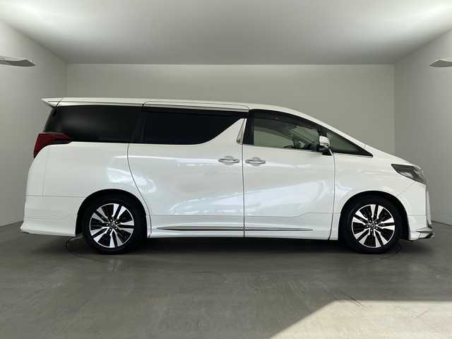 トヨタ アルファード S Cパッケージ 兵庫県 2018(平30)年 4.2万km ホワイトパールクリスタルシャイン ・サンルーフ/・モデリスタエアロ/・モデリスタマフラーカッター/・アイドリングストップ/・トヨタセーフティーセンス/・プリクラッシュセーフティ/・レーントレーシングアシスト/・クリアランスソナー/・パーキングサポートブレーキ/・ロードサインアシスト/・レーダークルーズコントロール/・オートマチックハイビーム/・ナノイー/・純正10インチSDナビ＆フルセグ＆BT＆USB＆DVD/・HDMI接続/・バックカメラ/・両側パワースライドドア/・ビルトインETC/・革巻きステアリング/・ステアリングスイッチ/・ステアリングヒーター/・前席シートヒーター/・前席シートベンチレーション/・前席パワーシート/・運転席メモリーシート/・合皮シート/・スマートキー/・プッシュスタート/・デジタルインナーミラー/・純正18インチアルミホイール