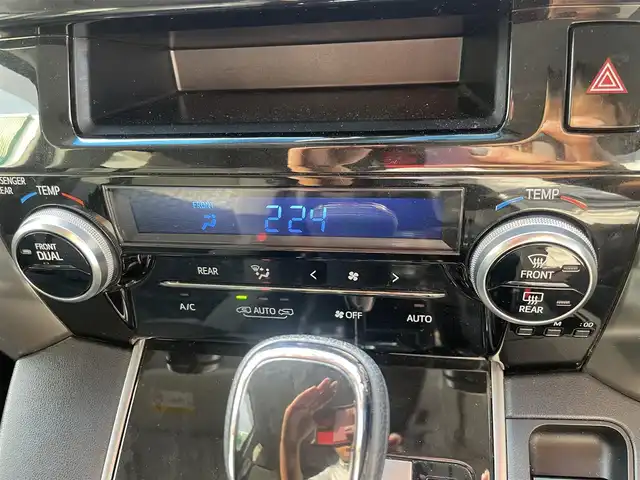 トヨタ ヴェルファイア Z Aエディション 島根県 2017(平29)年 6.8万km バーニングブラッククリスタルシャインガラスフレーク 純正９インチＳＤナビ　/純正12.1インチフリップダウンモニター　/フルセグＴＶ　/ＤＶＤ再生　/Ｂｌｕｅｔｏｏｔｈ接続　/バックカメラ　/両側パワースライドドア　/前方ドライブレコーダー　/ビルトインＥＴＣ２．０　/クルーズコントロール　/前後コーナーセンサー　/電動パーキングブレーキ・オートホールド/スマートキー・プッシュスタート　/純正LEDライト/純正１８インチアルミホイール/純正フロアマット/取扱説明書（本体＋ナビ）/スペアキー1本