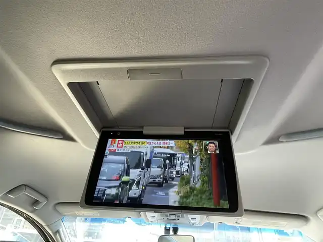 トヨタ ヴェルファイア Z Aエディション 島根県 2017(平29)年 6.8万km バーニングブラッククリスタルシャインガラスフレーク 純正９インチＳＤナビ　/純正12.1インチフリップダウンモニター　/フルセグＴＶ　/ＤＶＤ再生　/Ｂｌｕｅｔｏｏｔｈ接続　/バックカメラ　/両側パワースライドドア　/前方ドライブレコーダー　/ビルトインＥＴＣ２．０　/クルーズコントロール　/前後コーナーセンサー　/電動パーキングブレーキ・オートホールド/スマートキー・プッシュスタート　/純正LEDライト/純正１８インチアルミホイール/純正フロアマット/取扱説明書（本体＋ナビ）/スペアキー1本