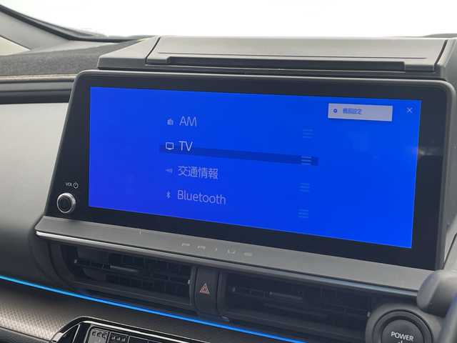 トヨタ プリウス Z 千葉県 2023(令5)年 1.8万km アティチュードブラックマイカ モデリスタエアロ（F/S/R）/トヨタセーフティセンス/プリクラッシュセーフティ/レーントレーシングアシスト/レーンディパーチャーアラート/ロードサインアシスト/レーダークルーズコントロール/オートマチックハイビーム/先行車発進アラーム/プロアクティブドライビングアシスト/レーンチェンジアシスト/緊急時操舵支援/フロントクロストラフィックアラート/ブラインドスポットモニター/リアクロストラフィックアラート/12.3型純正ナビ/　Bluetooth/AppleCarplay/AndroidAuto/フルセグTV/パノラミックビューモニター/ビルトインETC2.0/パノラマルーフ/パワーバックドア/レザーシート/前席シートヒーター/前席エアーシート/運転席パワーシート/ステアリングヒーター/ワイヤレス充電/AC100V電源/オートライト/LEDヘッドライト