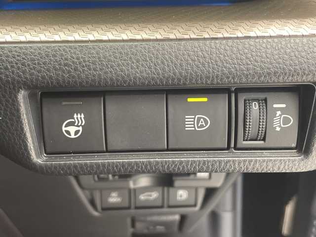 トヨタ プリウス Z 千葉県 2023(令5)年 1.8万km アティチュードブラックマイカ モデリスタエアロ（F/S/R）/トヨタセーフティセンス/プリクラッシュセーフティ/レーントレーシングアシスト/レーンディパーチャーアラート/ロードサインアシスト/レーダークルーズコントロール/オートマチックハイビーム/先行車発進アラーム/プロアクティブドライビングアシスト/レーンチェンジアシスト/緊急時操舵支援/フロントクロストラフィックアラート/ブラインドスポットモニター/リアクロストラフィックアラート/12.3型純正ナビ/　Bluetooth/AppleCarplay/AndroidAuto/フルセグTV/パノラミックビューモニター/ビルトインETC2.0/パノラマルーフ/パワーバックドア/レザーシート/前席シートヒーター/前席エアーシート/運転席パワーシート/ステアリングヒーター/ワイヤレス充電/AC100V電源/オートライト/LEDヘッドライト