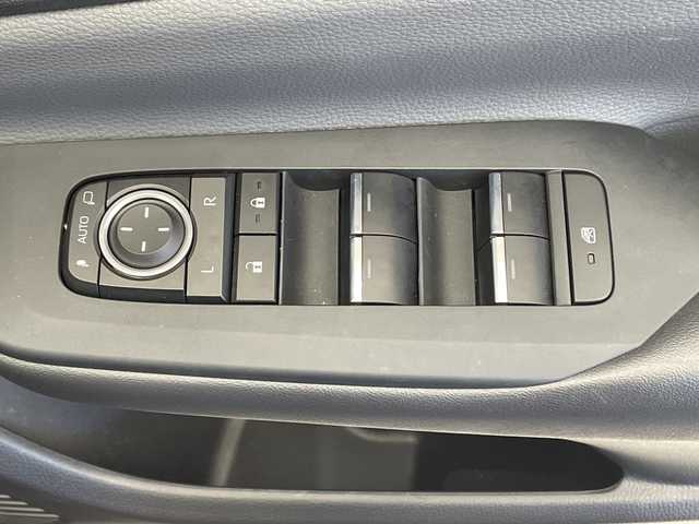 トヨタ プリウス Z 千葉県 2023(令5)年 1.8万km アティチュードブラックマイカ モデリスタエアロ（F/S/R）/トヨタセーフティセンス/プリクラッシュセーフティ/レーントレーシングアシスト/レーンディパーチャーアラート/ロードサインアシスト/レーダークルーズコントロール/オートマチックハイビーム/先行車発進アラーム/プロアクティブドライビングアシスト/レーンチェンジアシスト/緊急時操舵支援/フロントクロストラフィックアラート/ブラインドスポットモニター/リアクロストラフィックアラート/12.3型純正ナビ/　Bluetooth/AppleCarplay/AndroidAuto/フルセグTV/パノラミックビューモニター/ビルトインETC2.0/パノラマルーフ/パワーバックドア/レザーシート/前席シートヒーター/前席エアーシート/運転席パワーシート/ステアリングヒーター/ワイヤレス充電/AC100V電源/オートライト/LEDヘッドライト