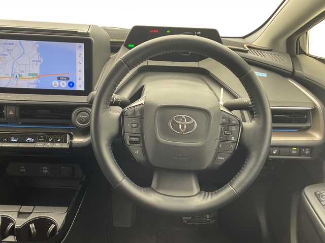 トヨタ プリウス Z 千葉県 2023(令5)年 1.8万km アティチュードブラックマイカ モデリスタエアロ（F/S/R）/トヨタセーフティセンス/プリクラッシュセーフティ/レーントレーシングアシスト/レーンディパーチャーアラート/ロードサインアシスト/レーダークルーズコントロール/オートマチックハイビーム/先行車発進アラーム/プロアクティブドライビングアシスト/レーンチェンジアシスト/緊急時操舵支援/フロントクロストラフィックアラート/ブラインドスポットモニター/リアクロストラフィックアラート/12.3型純正ナビ/　Bluetooth/AppleCarplay/AndroidAuto/フルセグTV/パノラミックビューモニター/ビルトインETC2.0/パノラマルーフ/パワーバックドア/レザーシート/前席シートヒーター/前席エアーシート/運転席パワーシート/ステアリングヒーター/ワイヤレス充電/AC100V電源/オートライト/LEDヘッドライト