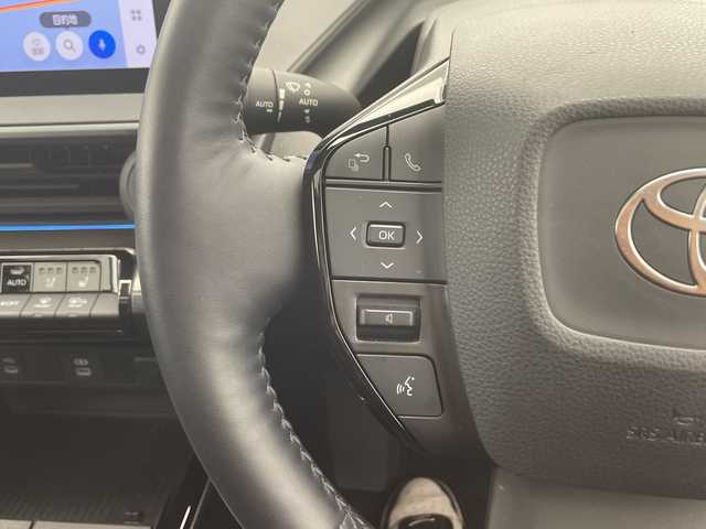 トヨタ プリウス Z 千葉県 2023(令5)年 1.8万km アティチュードブラックマイカ モデリスタエアロ（F/S/R）/トヨタセーフティセンス/プリクラッシュセーフティ/レーントレーシングアシスト/レーンディパーチャーアラート/ロードサインアシスト/レーダークルーズコントロール/オートマチックハイビーム/先行車発進アラーム/プロアクティブドライビングアシスト/レーンチェンジアシスト/緊急時操舵支援/フロントクロストラフィックアラート/ブラインドスポットモニター/リアクロストラフィックアラート/12.3型純正ナビ/　Bluetooth/AppleCarplay/AndroidAuto/フルセグTV/パノラミックビューモニター/ビルトインETC2.0/パノラマルーフ/パワーバックドア/レザーシート/前席シートヒーター/前席エアーシート/運転席パワーシート/ステアリングヒーター/ワイヤレス充電/AC100V電源/オートライト/LEDヘッドライト