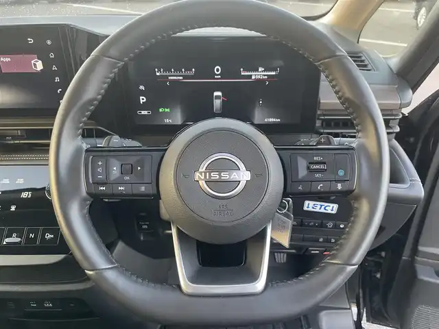 日産 セレナ ハイウェイスター V 岡山県 2023(令5)年 4.2万km ダイヤモンドブラック 登録時走行距離km/純正12.3インチナビ/フルセグTV(AM/FM/Bluetooth/AppleCarPlay)/両側パワースライドドア/ハンズフリーパワースライドドア/アラウンドビューモニター/ビルトインETC/インテリジェントルームミラー/プロパイロット/・インテリジェントクルーズコントロール/・車線逸脱防止支援システム/ハンドル支援/クリアランスソナー/衝突軽減ブレーキ/横滑り防止装置/オートマチックハイビーム/アイドリングストップ/電子パーキングブレーキ/オートブレーキホールド/ワイヤレス充電器/1６インチ純正AW/フロアマット