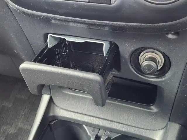 トヨタ ＲＡＶ４ J X Gパッケージ 愛知県 2005(平17)年 16.1万km シルバーM ・保証書/・取扱説明書/・背面タイヤ/・オートエアコン/・サマータイヤ積込/・フロアマット/・ドアバイザー/・電動格納ミラー/・フォグライト/・スペアキー