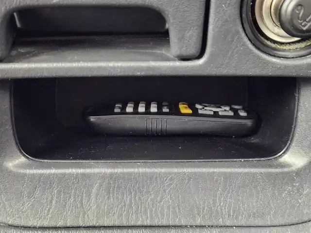 トヨタ ＲＡＶ４ J X Gパッケージ 愛知県 2005(平17)年 16.1万km シルバーM ・保証書/・取扱説明書/・背面タイヤ/・オートエアコン/・サマータイヤ積込/・フロアマット/・ドアバイザー/・電動格納ミラー/・フォグライト/・スペアキー