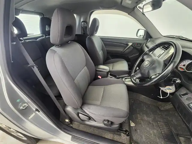 トヨタ ＲＡＶ４ J X Gパッケージ 愛知県 2005(平17)年 16.1万km シルバーM ・保証書/・取扱説明書/・背面タイヤ/・オートエアコン/・サマータイヤ積込/・フロアマット/・ドアバイザー/・電動格納ミラー/・フォグライト/・スペアキー