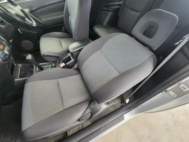 トヨタ ＲＡＶ４ J X Gパッケージ 愛知県 2005(平17)年 16.1万km シルバーM ・保証書/・取扱説明書/・背面タイヤ/・オートエアコン/・サマータイヤ積込/・フロアマット/・ドアバイザー/・電動格納ミラー/・フォグライト/・スペアキー