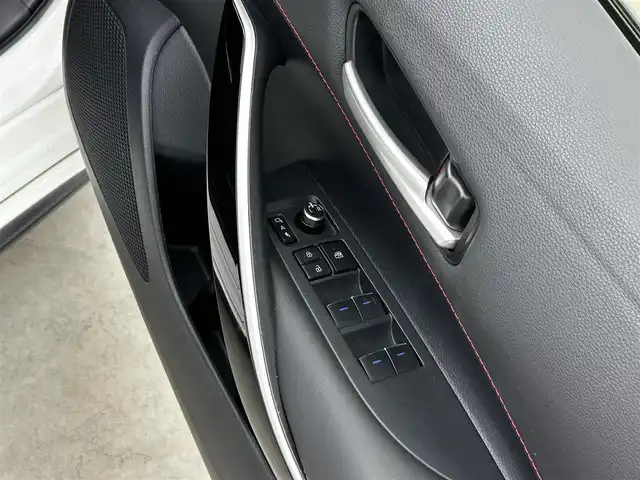 トヨタ カローラ スポーツ ハイブリッドG Z 大分県 2019(平31)年 6.3万km ホワイトパールクリスタルシャイン 純正9インチナビ(NSZT-Y68T）/CD/DVD/BT/SD/フルセグTV/AM/FM/Toyota Safety Sense/プリクラッシュセーフティ/レーントレーシングアシスト/レーダークルーズコントロール/オートマチックハイビーム/バックガイドモニター/ETC/TRDフルエアロ/社外16インチホイール/純正18インチホイール(積み込み)/スマートキー/プッシュスタート/LED