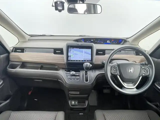 ホンダ フリード G ホンダセンシング 千葉県 2021(令3)年 5.4万km プラチナホワイトパール 禁煙車/純正9インチナビ/・VXM-217VFNi/・CD/DVD/BT/ACP/フルセグ/純正11.6型フリップダウンモニター/ホンダセンシング/バックカメラ/両側パワースライドドア/レーダークルーズコントロール/車線逸脱警報/前席シートヒーター/ワイパーデアイサー/ビルトインETC/2列目ロールサンシェイド/スマートキー/スペアキー/オートリトラミラー