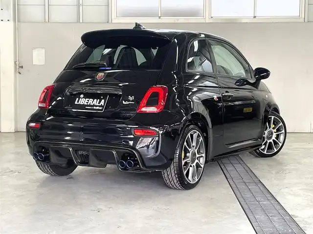 アバルト ５９５ ツーリズモ 兵庫県 2022(令4)年 1.6万km 黒 ネロスコルピオーネ　カラーNo.８７６/ワンオーナー /レコードモンツァマフラー/THREEHUNDREDマフラーテールフィニッシャー/Uconnectオーディオ/ETC/ドライブレコーダー/パドルシフト/ブラウンレザーシート/リモコンキー /スペアキー/純正17インチAW