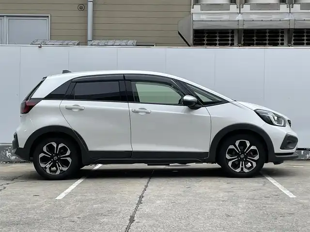 ホンダ フィット e:HEVクロスター 青森県 2022(令4)年 4.2万km プラチナホワイトパール ●ワンオーナー/●純正ＳＤナビフルセグ/（ＶＸＭ－２１５ＶＦＥＩ）/●バックモニター/●ＬＥＤヘッドライト/●純正エンスタ/●純正１６ＡＷ夏/●純正１６ＡＷ冬/●Ｈｏｎｄａ　ＳＥＮＳＩＮＧ/●カーテンエアバック/●スマートキー/●スペアキー/●新車時保証書/●取扱い説明書