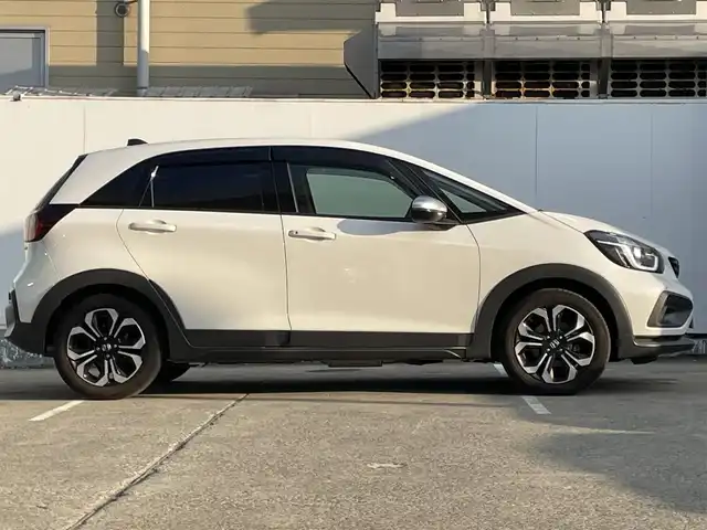 ホンダ フィット e:HEVクロスター 青森県 2022(令4)年 4.2万km プラチナホワイトパール ●ワンオーナー/●純正ＳＤナビフルセグ/（ＶＸＭ－２１５ＶＦＥＩ）/●バックモニター/●ＬＥＤヘッドライト/●純正エンスタ/●純正１６ＡＷ夏/●純正１６ＡＷ冬/●Ｈｏｎｄａ　ＳＥＮＳＩＮＧ/●カーテンエアバック/●スマートキー/●スペアキー/●新車時保証書/●取扱い説明書