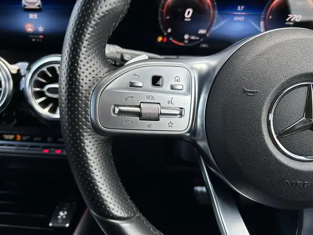 メルセデス・ベンツ ＧＬＡ２００ｄ 4マチック AMGライン 茨城県 2020(令2)年 4.3万km コスモスブラック アドバンスドＰＫＧ　/パノラマＳＲ　/ＨＵＤ　/アドバンスドサウンド　/アンビエントライト　/AMGレザーエクスクルーシブパッケージ/本革ツートン　/シートヒーター　/Ｍ付パワーシート　/３６０度カメラ　/ＲＳＰ　/ＡＣＣ　/ナビ　/ＴＶ　/ＢＴ　/ＰＷテールゲート/禁煙車