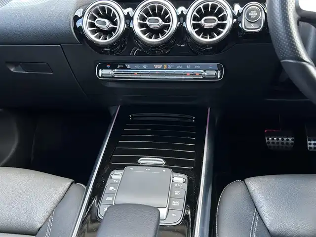 メルセデス・ベンツ ＧＬＡ２００ｄ 4マチック AMGライン 茨城県 2020(令2)年 4.3万km コスモスブラック アドバンスドＰＫＧ　/パノラマＳＲ　/ＨＵＤ　/アドバンスドサウンド　/アンビエントライト　/AMGレザーエクスクルーシブパッケージ/本革ツートン　/シートヒーター　/Ｍ付パワーシート　/３６０度カメラ　/ＲＳＰ　/ＡＣＣ　/ナビ　/ＴＶ　/ＢＴ　/ＰＷテールゲート/禁煙車
