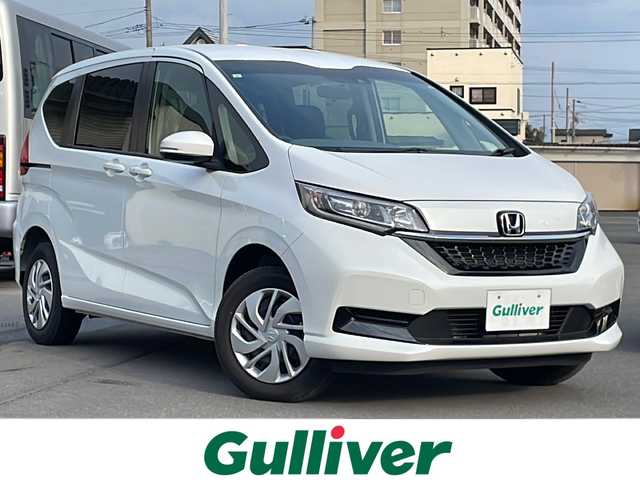 ホンダ フリード G 道北・旭川 2024(令6)年 0.7万km プラチナホワイトパール ・4WD/・社外ナビ/BT/USB/ラジオ/・バックカメラ/・両側パワースライドドア/・前席シートヒーター/・キャプテンシート/・寒冷地仕様/・ミラーヒーター/・LEDヘッドライト/・アイドリングストップ/・ホンダセンシング/・衝突軽減ブレーキ/・前後誤発進抑制機能/・歩行者事故低減ステアリング/・レーダークルーズコントロール/・車線維持支援システム/・レーンキープアシスト/・先行車発進お知らせ機能/・標識認識機能/・保証書