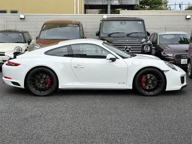 ポルシェ ９１１ カレラ GTS 東京都 2019(令1)年 2万km ピュアホワイト スポーツクロノパッケージ（ステアリングスイッチ付）/PASM（ポルシェアクティブ・サスペンション・マネジメント）/スポーツエキゾースト/保証書・取説・キーレスキー×２/R2.3.4.5.6年ディーラー記録簿/アルカンターラーステアリング・パドルシフト/アイドリングストップ/クルーズコントロール/電動リアスポイラー/GTS専用黒ハーフレザーシート/前席一部パワーシート・シートヒーター/純正HDDナビ/DVD/CD/SD/BT/USB/バックカメラ・バックセンサー/ビルトインETC（DSRC）/外前後ドラレコ/外レーダー（Z291csd）/純正２０インチブラックアルミ（センターロック式）/ポルシェダイナミックHIDライト（バイキセノン）・オートライト・リアフォグ・ヘッドライトクリーナー/電動格納ミラー/AUHOHOLD