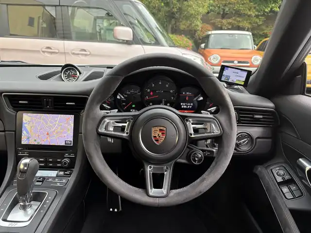 ポルシェ ９１１ カレラ GTS 東京都 2019(令1)年 2万km ピュアホワイト スポーツクロノパッケージ（ステアリングスイッチ付）/PASM（ポルシェアクティブ・サスペンション・マネジメント）/スポーツエキゾースト/保証書・取説・キーレスキー×２/R2.3.4.5.6年ディーラー記録簿/アルカンターラーステアリング・パドルシフト/アイドリングストップ/クルーズコントロール/電動リアスポイラー/GTS専用黒ハーフレザーシート/前席一部パワーシート・シートヒーター/純正HDDナビ/DVD/CD/SD/BT/USB/バックカメラ・バックセンサー/ビルトインETC（DSRC）/外前後ドラレコ/外レーダー（Z291csd）/純正２０インチブラックアルミ（センターロック式）/ポルシェダイナミックHIDライト（バイキセノン）・オートライト・リアフォグ・ヘッドライトクリーナー/電動格納ミラー/AUHOHOLD