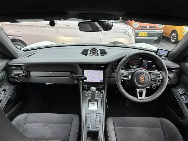 ポルシェ ９１１ カレラ GTS 東京都 2019(令1)年 2万km ピュアホワイト スポーツクロノパッケージ（ステアリングスイッチ付）/PASM（ポルシェアクティブ・サスペンション・マネジメント）/スポーツエキゾースト/保証書・取説・キーレスキー×２/R2.3.4.5.6年ディーラー記録簿/アルカンターラーステアリング・パドルシフト/アイドリングストップ/クルーズコントロール/電動リアスポイラー/GTS専用黒ハーフレザーシート/前席一部パワーシート・シートヒーター/純正HDDナビ/DVD/CD/SD/BT/USB/バックカメラ・バックセンサー/ビルトインETC（DSRC）/外前後ドラレコ/外レーダー（Z291csd）/純正２０インチブラックアルミ（センターロック式）/ポルシェダイナミックHIDライト（バイキセノン）・オートライト・リアフォグ・ヘッドライトクリーナー/電動格納ミラー/AUHOHOLD