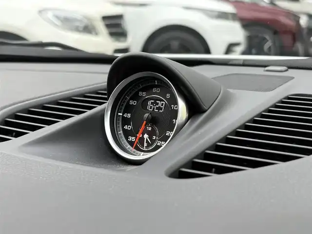 ポルシェ ９１１ カレラ GTS 東京都 2019(令1)年 2万km ピュアホワイト スポーツクロノパッケージ（ステアリングスイッチ付）/PASM（ポルシェアクティブ・サスペンション・マネジメント）/スポーツエキゾースト/保証書・取説・キーレスキー×２/R2.3.4.5.6年ディーラー記録簿/アルカンターラーステアリング・パドルシフト/アイドリングストップ/クルーズコントロール/電動リアスポイラー/GTS専用黒ハーフレザーシート/前席一部パワーシート・シートヒーター/純正HDDナビ/DVD/CD/SD/BT/USB/バックカメラ・バックセンサー/ビルトインETC（DSRC）/外前後ドラレコ/外レーダー（Z291csd）/純正２０インチブラックアルミ（センターロック式）/ポルシェダイナミックHIDライト（バイキセノン）・オートライト・リアフォグ・ヘッドライトクリーナー/電動格納ミラー/AUHOHOLD