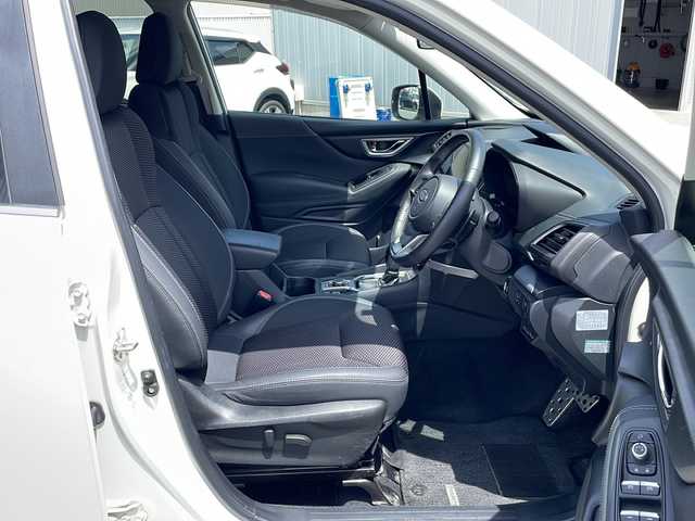 スバル フォレスター プレミアム 三重県 2018(平30)年 8.3万km クリスタルホワイトP 純正８型ナビ　ドラレコ　アイサイト　衝突軽減　追従走行　車線抑制　ステアリング連動ヘッドライト　ＬＥＤヘッドライト　　温シート　パワーシート　メモリシート　ステアリングヒーター　バックカメラ　ＥＴＣ