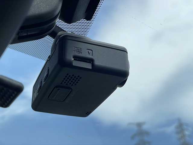 スバル フォレスター プレミアム 三重県 2018(平30)年 8.3万km クリスタルホワイトP 純正８型ナビ　ドラレコ　アイサイト　衝突軽減　追従走行　車線抑制　ステアリング連動ヘッドライト　ＬＥＤヘッドライト　　温シート　パワーシート　メモリシート　ステアリングヒーター　バックカメラ　ＥＴＣ