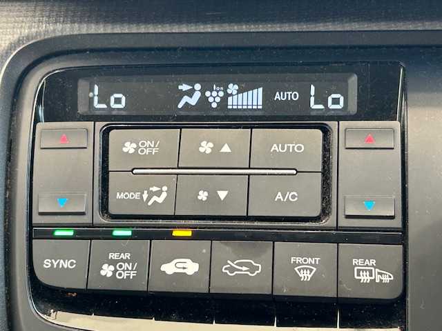 ホンダ ステップワゴン スパーダ ホンダセンシング 埼玉県 2018(平30)年 4.4万km プラチナホワイトパール ホンダセンシング/純正9インチメモリーナビ/ CD/DVD/BT/USB/フルセグ/バックカメラ/フリップダウンモニター/パドルシフト/両側電動スライドドア/LEDヘッドライト/レーダークルーズコントロール/レーンキープアシスト/ETC/スマートキー×2/禁煙車