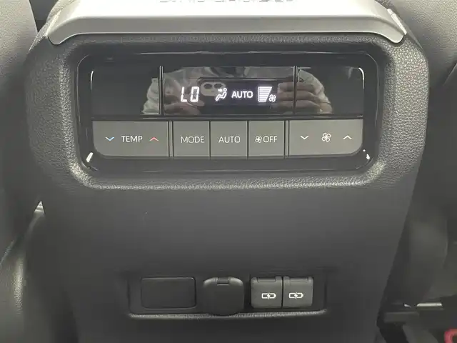 トヨタ ランドクルーザー ２５０ VX 富山県 2024(令6)年 0.3万km プラチナホワイトパールマイカ フルタイム4WD/12.3インチ純正DA（USB/BT/HDMI/Miracast）/フルセグTV/アラウンドビューモニター/サンルーフ/モデリスタフロントバンパーガード/モデリスタフロントアンダーカバー/モデリスタリヤバンパーガーニッシュ/モデリスタシグネチャーイルミブレード/モデリスタオーバーフェンダー/モデリスタフェンダーガーニッシュ/モデリスタリヤバンパーステップガード/モデリスタリヤスポイラー/寒冷地仕様/AUTHORセキュリティ/トヨタチームメイト/プリクラッシュセーフティ/レーダークルーズコントロール/レーンキープアシスト/安心降車アシスト/ロードサインアシスト/オートマチックハイビーム/LEDヘッドライト/コーナーセンサー前後/レザーシート/前席温熱シート＋シートベンチレーション/電動リアゲート/ビルトインETC2.0/デジタルインナーミラー/ヘッドライトウォッシャー/純正１８インチAW/社外フロアマット/スマートキー/プッシュスタート/取扱説明書/保証書