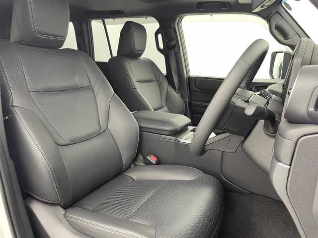 トヨタ ランドクルーザー ２５０ VX 富山県 2024(令6)年 0.3万km プラチナホワイトパールマイカ フルタイム4WD/12.3インチ純正DA（USB/BT/HDMI/Miracast）/フルセグTV/アラウンドビューモニター/サンルーフ/モデリスタフロントバンパーガード/モデリスタフロントアンダーカバー/モデリスタリヤバンパーガーニッシュ/モデリスタシグネチャーイルミブレード/モデリスタオーバーフェンダー/モデリスタフェンダーガーニッシュ/モデリスタリヤバンパーステップガード/モデリスタリヤスポイラー/寒冷地仕様/AUTHORセキュリティ/トヨタチームメイト/プリクラッシュセーフティ/レーダークルーズコントロール/レーンキープアシスト/安心降車アシスト/ロードサインアシスト/オートマチックハイビーム/LEDヘッドライト/コーナーセンサー前後/レザーシート/前席温熱シート＋シートベンチレーション/電動リアゲート/ビルトインETC2.0/デジタルインナーミラー/ヘッドライトウォッシャー/純正１８インチAW/社外フロアマット/スマートキー/プッシュスタート/取扱説明書/保証書