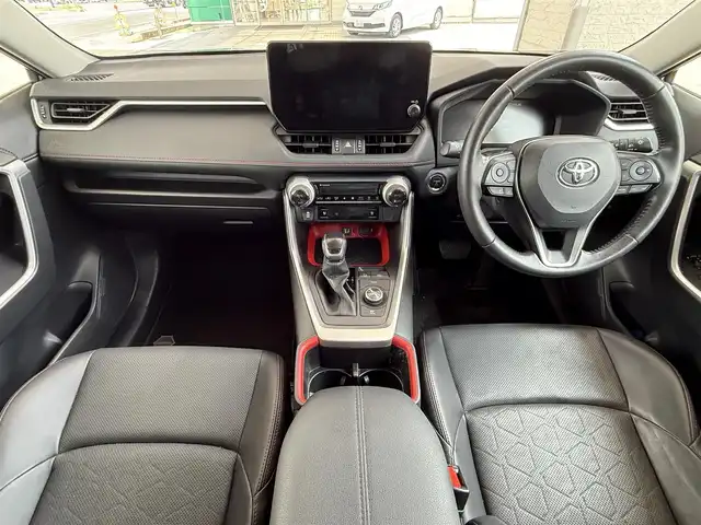 トヨタ ＲＡＶ４ HV アドベンチャー オフロードPKGⅡ 滋賀県 2023(令5)年 3.3万km アティチュードブラックマイカ 純正メーカーナビ/　【AM・FM/TV/Bluetooth/USB/APPS】/バックカメラ/レザーシート/運転席・助手席　シートヒーター/エアシート/運転席・助手席　パワーシート/パワーバックドア/ステアリングヒーター/レーントレーシングアシスト/ブラインドスポットモニター/プリクラッシュセーフティシステム/パーキングサポート/リヤクロストラフィックアラート/パーキングサポートブレーキ/ロードサインアシスト/ドライブモードセレクター/横滑り防止システム/コーナーセンサー/デジタルインナーミラー/オートハイビーム/電格ミラー/ウィンカーミラー/前後ドライブレコーダー/ETC2.0