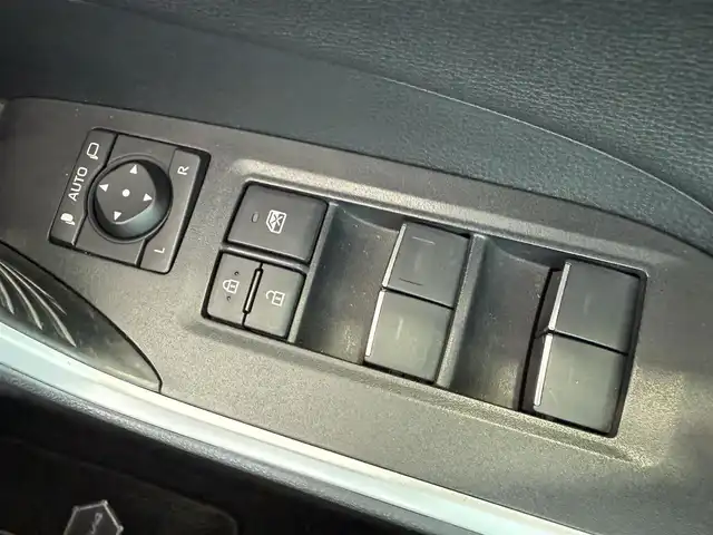 トヨタ ＲＡＶ４ HV アドベンチャー オフロードPKGⅡ 滋賀県 2023(令5)年 3.3万km アティチュードブラックマイカ 純正メーカーナビ/　【AM・FM/TV/Bluetooth/USB/APPS】/バックカメラ/レザーシート/運転席・助手席　シートヒーター/エアシート/運転席・助手席　パワーシート/パワーバックドア/ステアリングヒーター/レーントレーシングアシスト/ブラインドスポットモニター/プリクラッシュセーフティシステム/パーキングサポート/リヤクロストラフィックアラート/パーキングサポートブレーキ/ロードサインアシスト/ドライブモードセレクター/横滑り防止システム/コーナーセンサー/デジタルインナーミラー/オートハイビーム/電格ミラー/ウィンカーミラー/前後ドライブレコーダー/ETC2.0