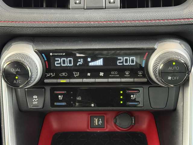 トヨタ ＲＡＶ４ HV アドベンチャー オフロードPKGⅡ 滋賀県 2023(令5)年 3.3万km アティチュードブラックマイカ 純正メーカーナビ/　【AM・FM/TV/Bluetooth/USB/APPS】/バックカメラ/レザーシート/運転席・助手席　シートヒーター/エアシート/運転席・助手席　パワーシート/パワーバックドア/ステアリングヒーター/レーントレーシングアシスト/ブラインドスポットモニター/プリクラッシュセーフティシステム/パーキングサポート/リヤクロストラフィックアラート/パーキングサポートブレーキ/ロードサインアシスト/ドライブモードセレクター/横滑り防止システム/コーナーセンサー/デジタルインナーミラー/オートハイビーム/電格ミラー/ウィンカーミラー/前後ドライブレコーダー/ETC2.0
