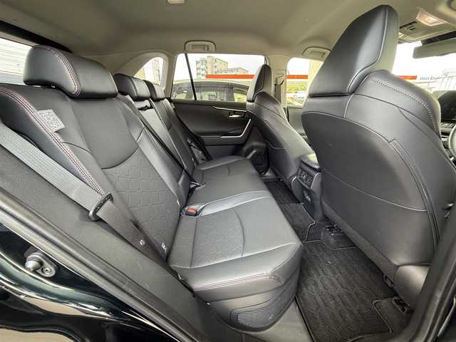 トヨタ ＲＡＶ４ HV アドベンチャー オフロードPKGⅡ 滋賀県 2023(令5)年 3.3万km アティチュードブラックマイカ 純正メーカーナビ/　【AM・FM/TV/Bluetooth/USB/APPS】/バックカメラ/レザーシート/運転席・助手席　シートヒーター/エアシート/運転席・助手席　パワーシート/パワーバックドア/ステアリングヒーター/レーントレーシングアシスト/ブラインドスポットモニター/プリクラッシュセーフティシステム/パーキングサポート/リヤクロストラフィックアラート/パーキングサポートブレーキ/ロードサインアシスト/ドライブモードセレクター/横滑り防止システム/コーナーセンサー/デジタルインナーミラー/オートハイビーム/電格ミラー/ウィンカーミラー/前後ドライブレコーダー/ETC2.0