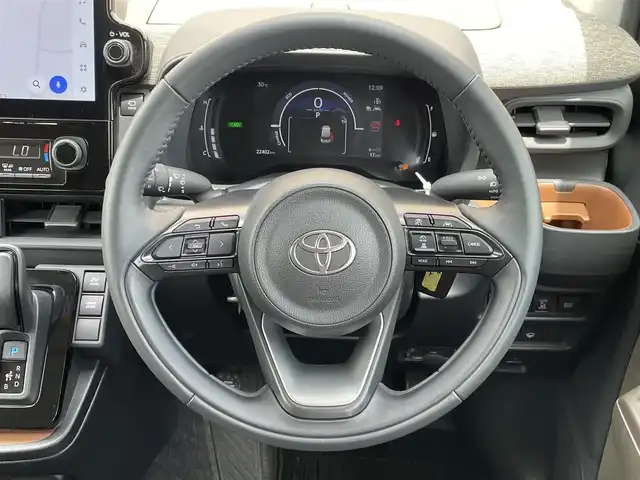 トヨタ シエンタ ハイブリッド Z 東京都 2022(令4)年 2.3万km アーバンカーキ 純正コネクトナビ/パノラミックビューモニター/プリクラッシュセーフティシステム/レーンディパーチャー/オートマチックハイビーム/レーダークルーズ/シートヒーター/両側パワースライドドア/ＥＴＣ