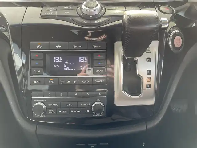日産 エルグランド 250ハイウェイスター 愛知県 2014(平26)年 9.6万km ブリリアントホワイトパール (株)IDOMが運営する【じしゃロン豊川店】の自社ローン専用車両になります。こちらは現金またはオートローンご利用時の価格です。自社ローンご希望の方は別途その旨お申付け下さい/純正フロアマット/純正アルミホイール/フリップダウンモニター/クルーズコントロール/両側パワースライドドア/プッシュスタート/ウィンカーミラー/オートライト