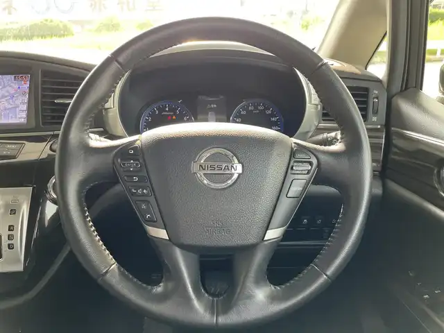 日産 エルグランド 250ハイウェイスター 愛知県 2014(平26)年 9.6万km ブリリアントホワイトパール (株)IDOMが運営する【じしゃロン豊川店】の自社ローン専用車両になります。こちらは現金またはオートローンご利用時の価格です。自社ローンご希望の方は別途その旨お申付け下さい/純正フロアマット/純正アルミホイール/フリップダウンモニター/クルーズコントロール/両側パワースライドドア/プッシュスタート/ウィンカーミラー/オートライト